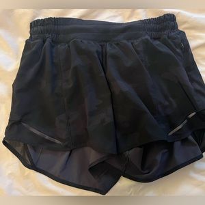 Lululemon Hotty Hot Low-Rise Shorts 4”